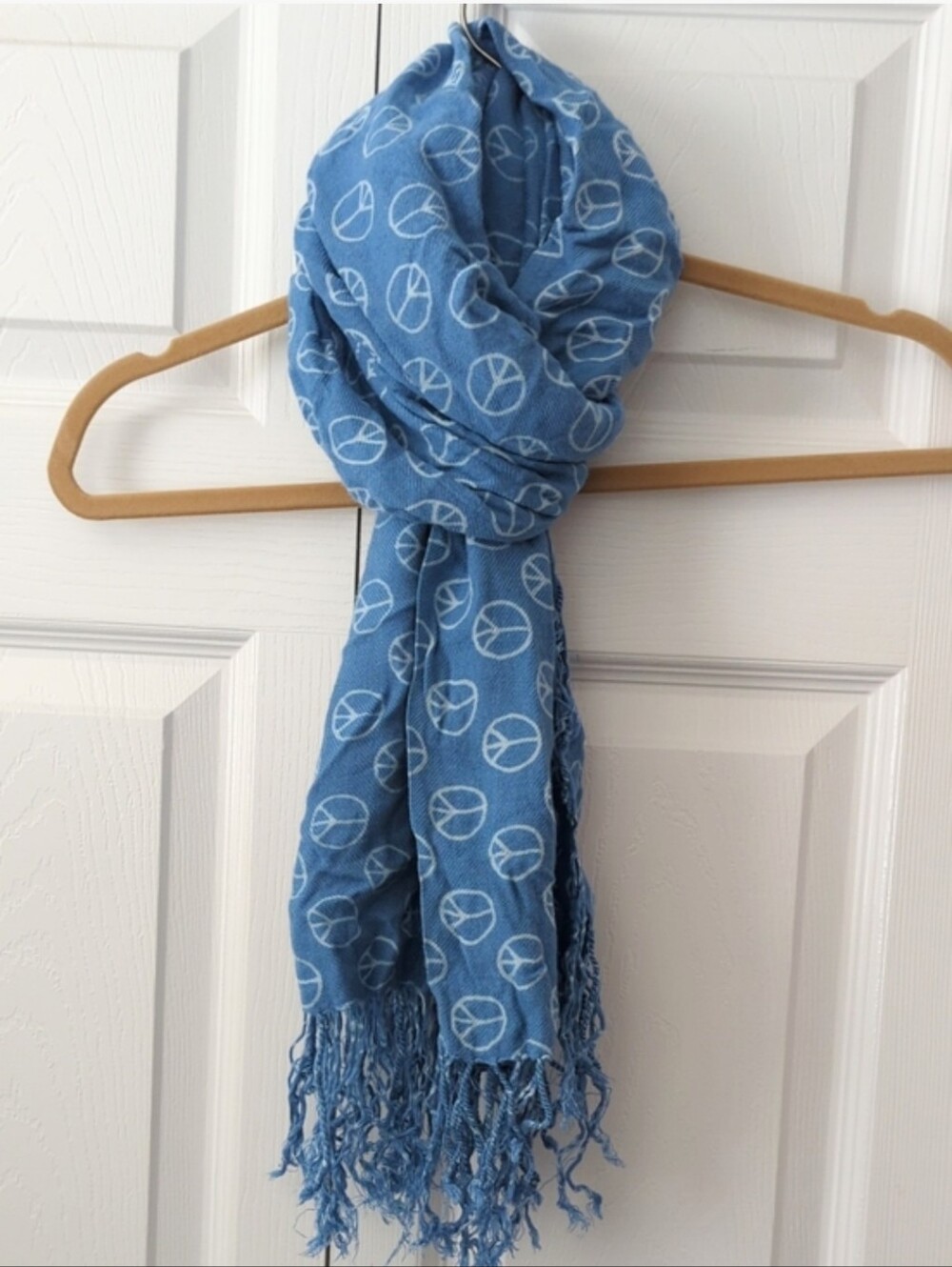 ADORABLE! *PEACE SIGN* MEDIUM BLUE VISCOSE SCARF WITH FRINGE!